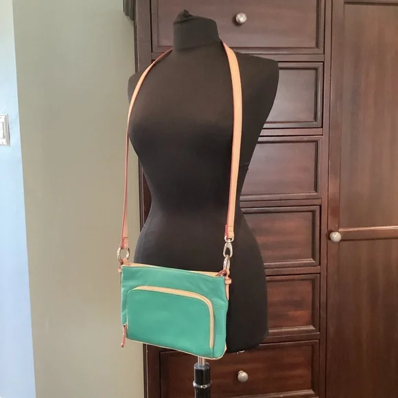 Tignanello Crossbody leather bag with card slots and zippered compartments. - Picture 5 of 14